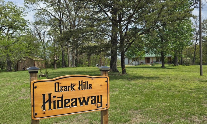 Camdenton House | Ozark Hills Hideaway – Lake Farmhouse