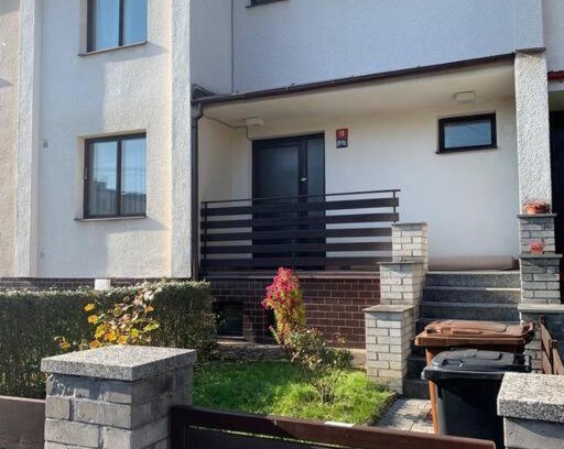 Cheb House | Příjemný řadový rodinný dům se zahradou