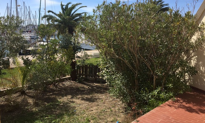 Le Grau-Du-Roi Apartment | P2 terrace and garden, near beach, residence with swimming pool.