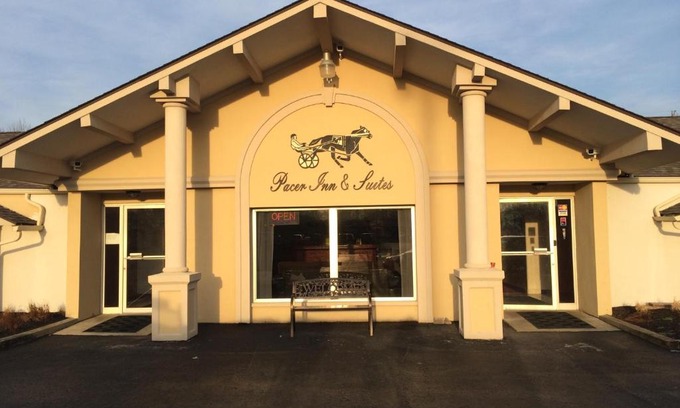 Delaware Hotel | Pacer Inn & Suites Motel