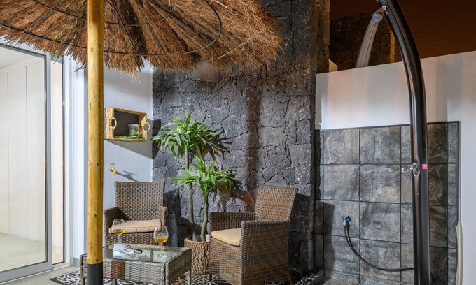 Playa Blanca Ski Chalet | Pachamama House - Near the beach, Air-Con, Fast Wifi and SAT tv