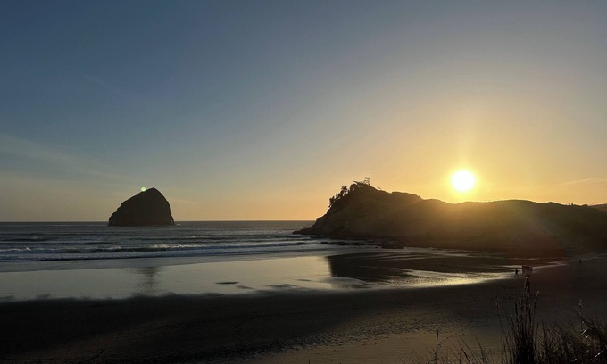 Pacific City Cabin | Pacific City Cabin walk to the beach, restaurants, coffee & wine tasting!