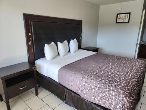 Crescent City Hotel | Pacific Inn