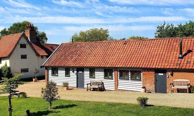 Chediston Cottage | PACKWAY BARN, pet friendly, character holiday cottage in Halesworth