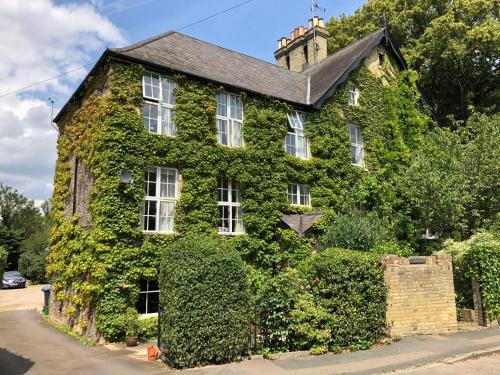Old Harlow Hotel | Pages Hotel and Guesthouse