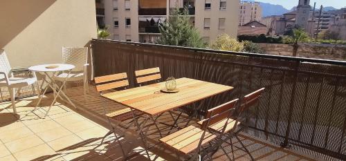 La Capelette Apartment | Palais Omnisports, appart 4 personnes lumineux avec terrasse