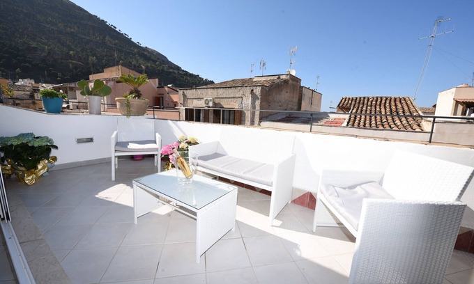 Castellammare del Golfo Apartment | Palazzo TAORMINA apartment with sea view - castellammare del golfo