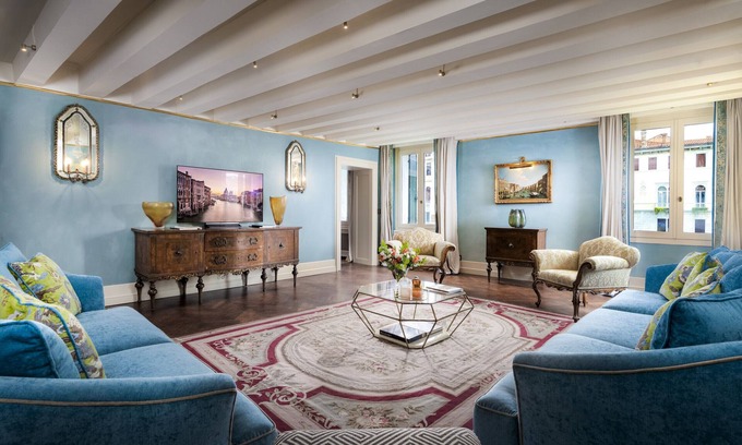 Dorsoduro Apartment | Palazzo Loredan Grand Canal