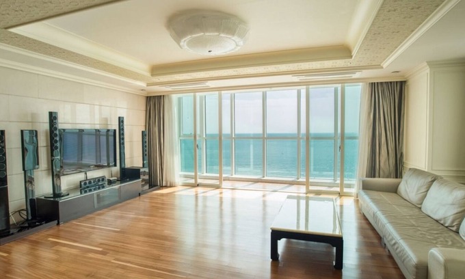 Haeundae Apartment | Palede CZ 71 pyung with Ocean View
