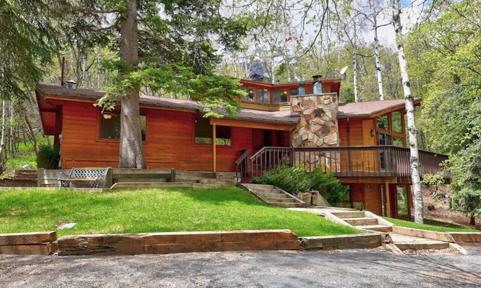 Sundance Cabin | Palisade Pines Sundance, Utah Walk to Sundance Huge yard Game room Mountain Cabins Utah