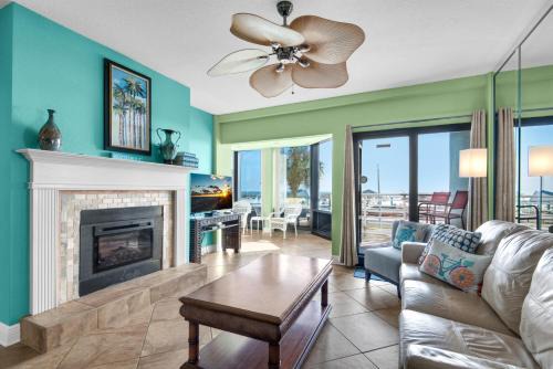 Pensacola Beach House | Palm Beach Club 4-127 Parrot-dise Palms