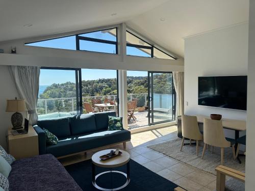 Palm Beach Apartment | Palm Breeze Premium Seaview 95m Villa-Waiheke Island Resort