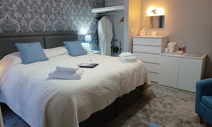 Weymouth Bed & Breakfast | Palm Court