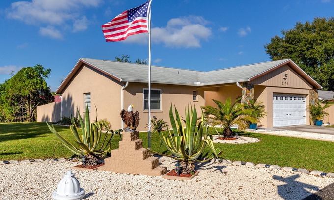 Palm Harbor House | Palm Harbor Pool Home! 4bd/2ba - POOL home - SLEEPS 10!