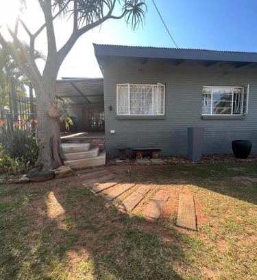 White River House | Palm House Accomodation