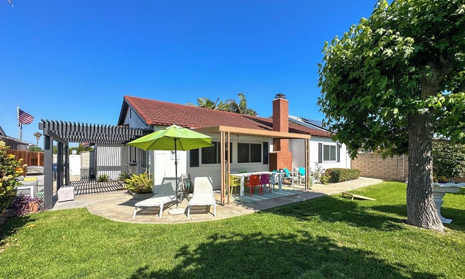 Huntington Beach House | Palm Paradise: Mid-Century Modern Haven in Huntington Beach