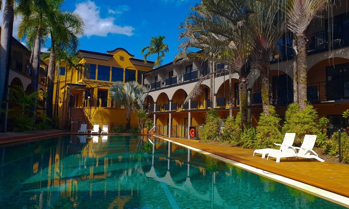 Manunda Hotel | Palm Royale Cairns