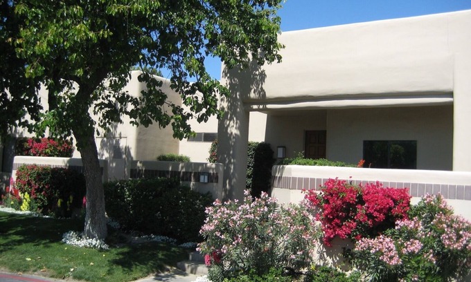 Palm Springs House | Palm Springs, Desert Princess Golf Club Condo 2 Master, New Cal Kings