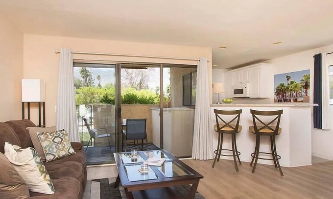 Palm Springs Condo | Palm Springs Golf and Tennis Club Condo Budget-friendly Vacation Rental
