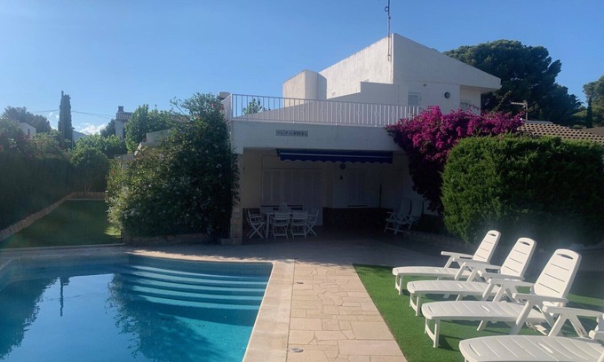 Calafat House | Palomera, Calafat, in front of the sea, 5 mn beach, swimming pool