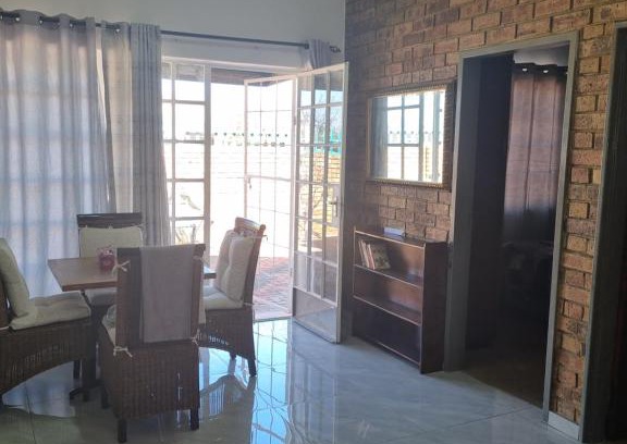 Vanderbijlpark Apartment | Pam's apartment