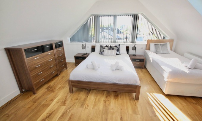 Ferndown House | Pamper House Holiday Home And Annex
