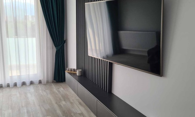 Tractorul Apartment | Panoramic Apartment w. private parking