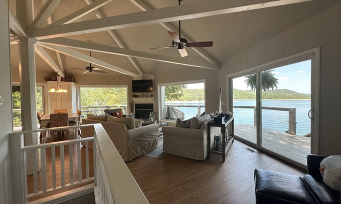 Lost Bridge Village Cottage | Panoramic Lakeviews! Direct Lakefront Access! Gentle sloping beach! 4 Kayaks!