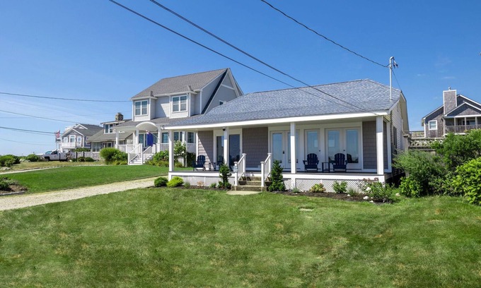 Point Judith House | Panoramic Ocean Views - Close to Local Favorite Restuarants