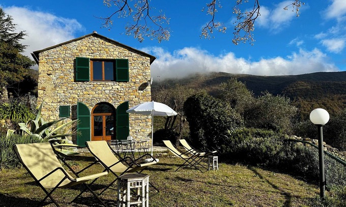 Gazzelli House | Panoramic Rural House With Garden