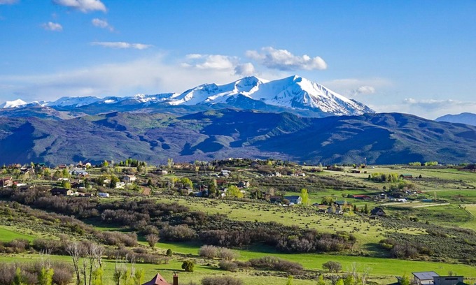 Missouri Heights House | Panoramic Views of Elk Range & Sopris Mountain + Hot Tub and Beautiful Views!