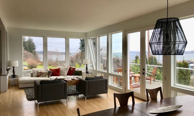 Anacortes House | Panoramic Views of the San Juan Islands and Ferries