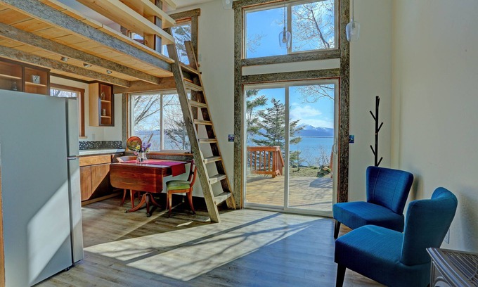 Homer Ski Chalet | Panoramic views, private sauna & deck with gas firepit, close to the city center
