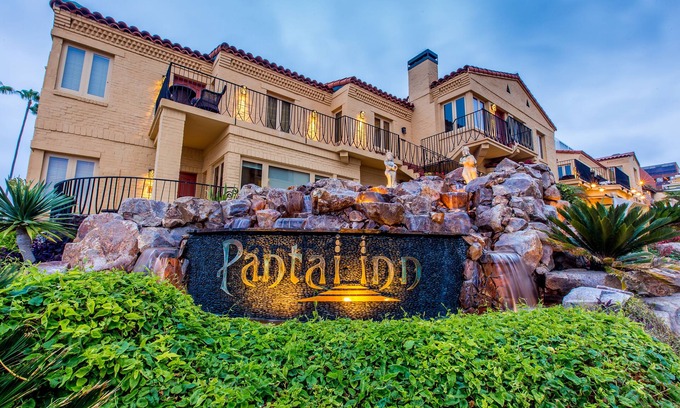 Village of La Jolla Hotel | Pantai Inn