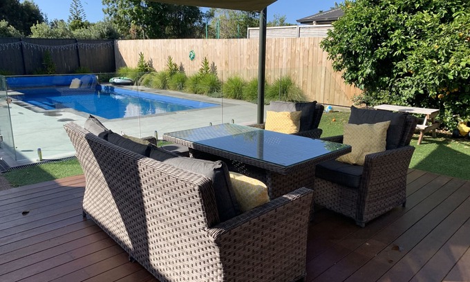 Papamoa Beach House | Papamoa Beach Pool and 5brms