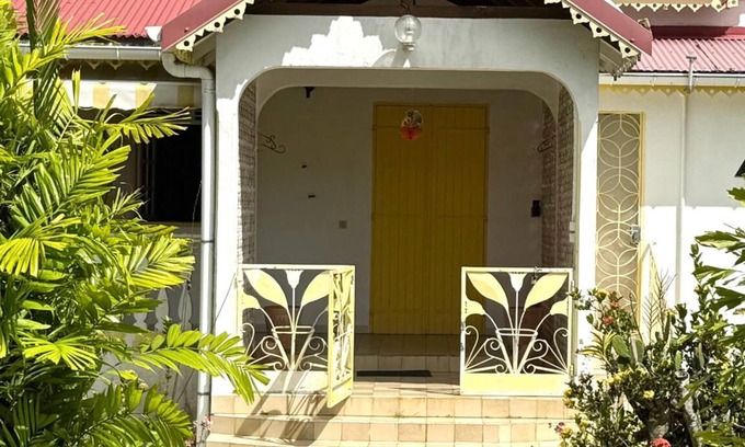 Sainte-Rose House | Paradis créole à Bellevue Sainte-Rose, à 5 mn des Bains soufrés de Sofaia