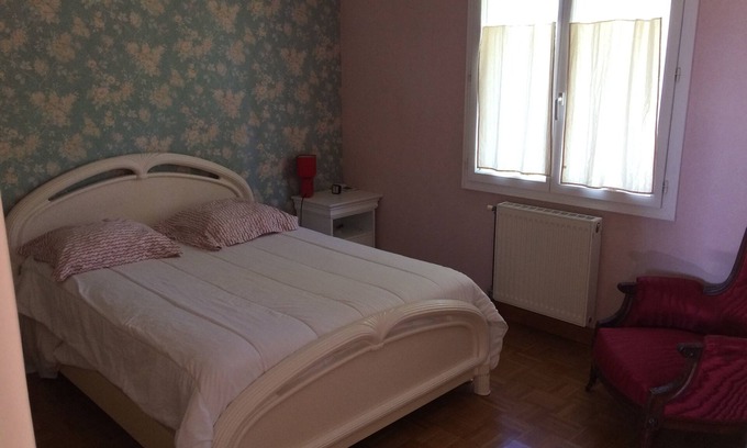 Saint-Cyr-sur-le-Rhone House | Paradis de Provence -between Vienne and Lyon 4 double rooms for 8 people.