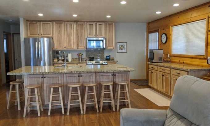 Christopher Creek Cabin | Paradise Cabin in the Pines Comfortable Patios and porch swing Watch kids play