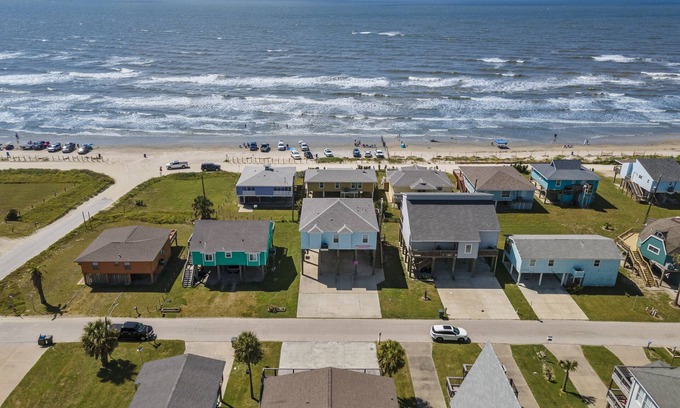 Bermuda Beach House | “Paradise Found” Second row beach house with spectacular views of the ocean!