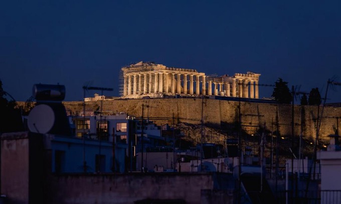 Koukaki Apartment | Paradise Heated Jacuzzi with Acropolis View