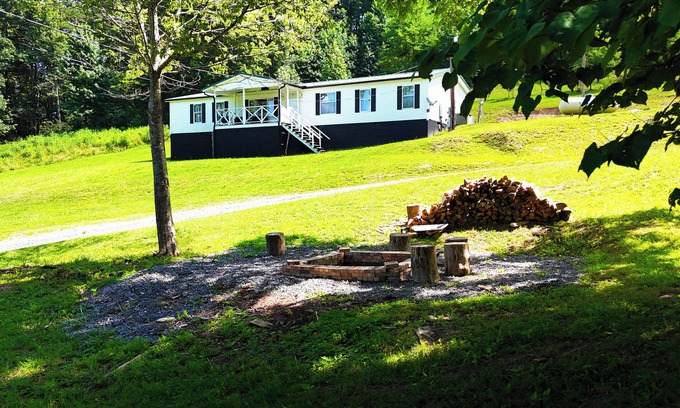 Victor House | “Paradise Hill” A Charming 3-bedroom house in the country.