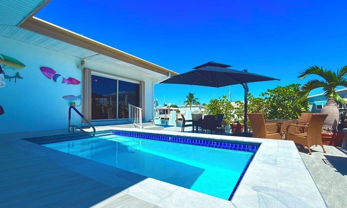 Marathon House | Paradise House a Waterfront Oasis : Your Perfect Getaway on the Atlantic!