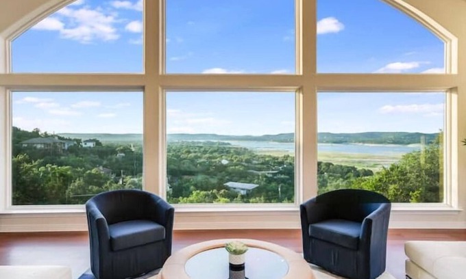 Travis Landing House | Paradise on Lake Travis