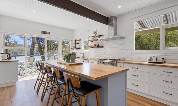 Jamieson House | Paradise Retreat Lakehouse - Jamieson - Sleeps 10