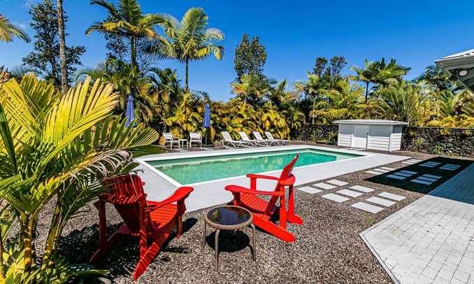 Keaau House | Paradise Retreat, POOL, Hot Tub and AC with ECO energy!