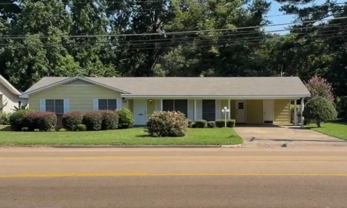 Tougaloo House | Parham Bridges 5 Bedroom 2 Bath