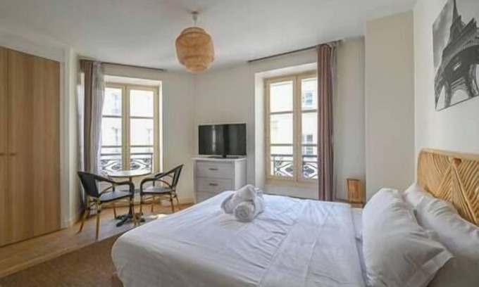 Gaillon Apartment | Paris, Opéra 3.lovely Parisien Apartment