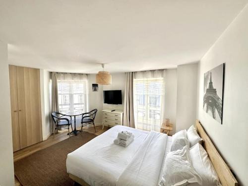 Gaillon Apartment | Paris, Opéra 5.Charming apartment in Paris