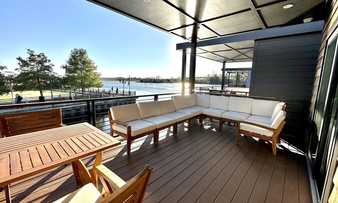 Wilmington Historic District Apartment | Paris @ The Cove Riverwalk Villas