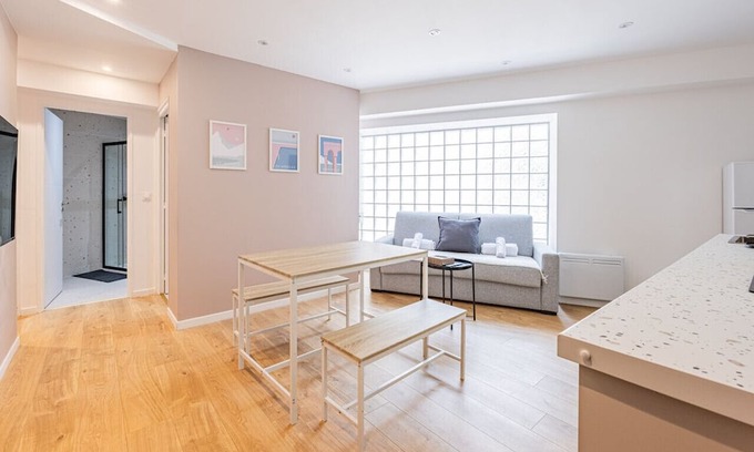 19th Arrondissement Apartment | Parisian Charm 6 People, 2 bedrooms, 19th district